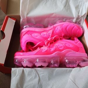 PINK NIKE AIR VAPORMAX PLUS